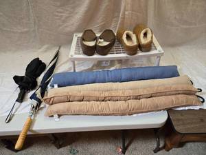 lot 378 image: Door Draft Dodgers, Slippers Size 10 and Umbrellas