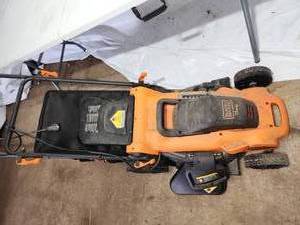 lot 24 image: Black & Decker 13amp Plug-in Push Lawn Mower