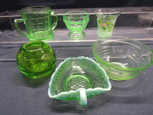 Vaseline glass, Vase, Nappy