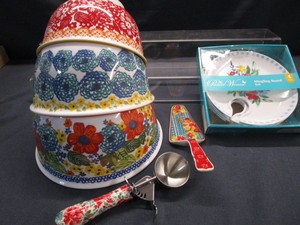 Pioneer Woman Bowls, Mingling Boards