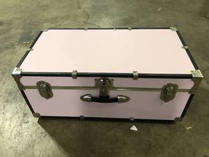 Seward Trunk 30 in customer return see pictures