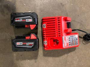 Lot of 2 Milwaukee XC 5 HRS Batteries and charger customer return review pictures