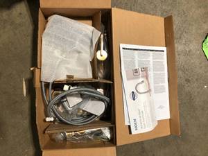 MOEN Cia Motionsense Wave Touchless Single-Hole Bathroom Faucet in Brushed Gold customer return