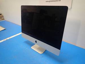 Apple&nbspiMac13,1 A1418 AIO PC &nbspINTEL CORE I5-3330S 2.7 Ghz  8GB DDR3 SDRAM  1TB HDD  Includes IOS and power cable  small chip on edge of screen