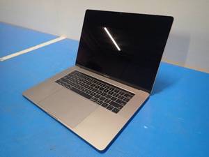 Apple&nbspMacBookPro15,1 A1990 MR932LLA&nbsp&nbspINTEL(R) CORE(TM) I7-8750H CPU  2.20GHZ  16GB LPDDR4 RAM  251GB HD  15 screen with 3360 x 2100 Resolution  Includes IOS  No Charger&nbsp