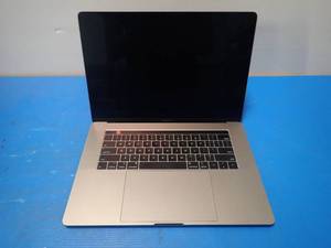 Apple&nbspMacBookPro15,1 A1990 MR932LLA &nbspINTEL(R) CORE(TM) I7-8750H CPU  2.20GHZ  16GB DDR4 SDRAM  251GB SSD  15 screen with 3360 x 2100 Resolution  Includes IOS  No Charger