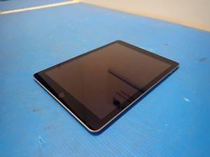 Apple&nbspiPad 5th Gen A1822  32GB of storage  WIFI Only  Includes Charging Cable  Dent in back case