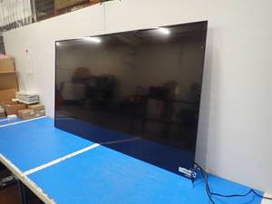 Vizio&nbspE70-E3 TV  69.5 screen with 2160p Resolution 60Hz  Includes power cable&nbsp