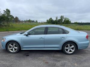 2012 Volkswagen Passat SE Pzev - 1 OWNER