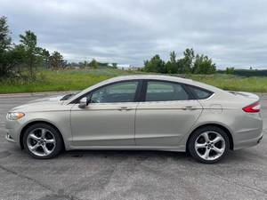 2015 Ford Fusion SE - 2 OWNERS