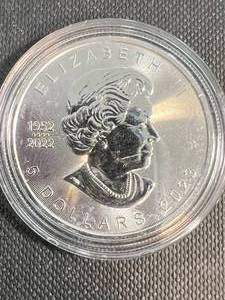2023 CANADIAN MAPLE LEAF 1 TROY OZ .9999 FINE SILVER IN AIRTITE