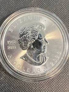 2023 CANADIAN MAPLE LEAF 1 TROY OZ .9999 FINE SILVER IN AIRTITE