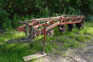 lot 1F image: Case 5 Bottom Plow