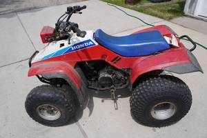 lot 1E image: 1986 Honda Fourtrax 200SX 4-Wheeler