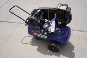 lot 19D image: Campbell Hausfeld 4HP 13 Gallon Horizontal Air Compressor