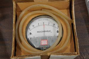 lot 153 image: Dwyer Pressure Gage