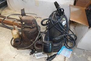 lot 191 image: Submersible Cast Iron Sewage Pumps