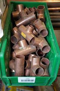 lot 133 image: 34 Copper Tee Couplings