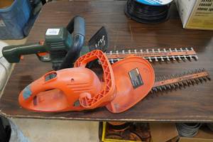 lot 82 image: 2 Hedge Trimmers