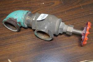 lot 218 image: Large Valve