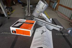 lot 236 image: Hitachi Air Framing Nailer Model NR 83AA2 with Nails