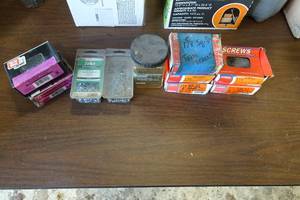lot 109 image: Assorted Screws 2.25, 1-58 Square Drive, 1.25, 12 Phillips