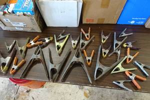 lot 105 image: Large Assortment of Spring Clamps
