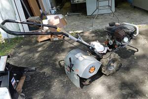 lot 6 image: Dirty Hand Tools Professional Grade 16 Gas Rear Tine Tiller