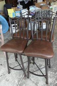 lot 8 image: Set of 4 Swivel Stools