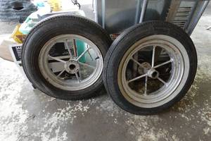 lot 10A image: 2 Antique Wheels with Continental Tires 5.60-15