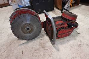 lot 310 image: Homelite XL-98 Multi-Purpose Gas Saw