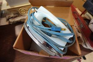 lot 67 image: Vintage Proctor Silex Dry Iron