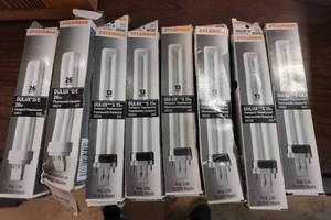 lot 49 image: 8 Sylvania 26 & 13 Watts Compact Fluorescent Bulbs