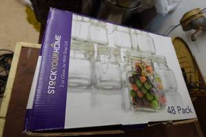 lot 172 image: 48-Pack 3oz Glass Jar with Snap Lids