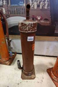 lot 292 image: Manual Test Pump