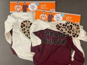 lot 21 image: Members Mark Girls Favorite Tee 2-Pack Size 45
