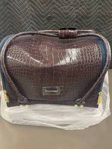 lot 80 image: SeneGence Crocodile Pattern Cosmetic Case