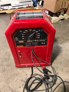 lot 4 image: Lincoln Electric 225 Amp ArcStick Welder AC225S, 230V K1170 Costumer Returns See Pics