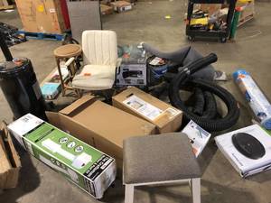 lot 13 image: Lot of Assorted Garden, Housewares, Tools, Misc items and more Customer returns review pictures