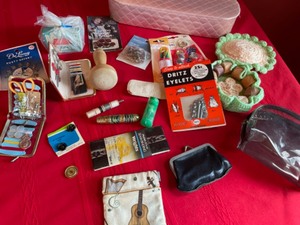 lot 73 image: Vintage Sewing Items