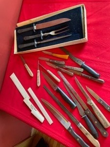 lot 80 image: 1847 Rodgers Bros Silver Plate Carving Set & Misc. Knives
