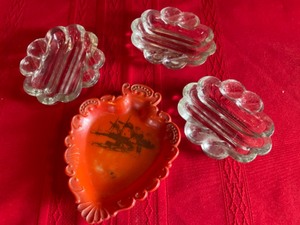 lot 81 image: Ashtrays & Cigarette Holders