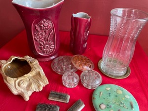 lot 4 image: Red Wing Pottery Vases and Floral Frogs