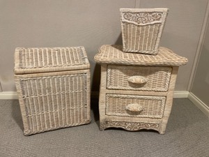lot 61 image: Pier 1 Wicker Set