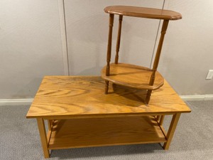 lot 63 image: Oak Coffee & Occasional Table