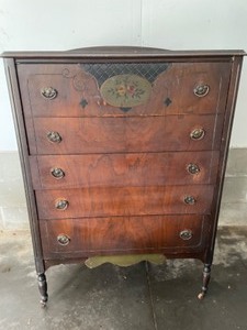 lot 39 image: Tallboy Dresser