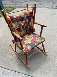 lot 45 image: Childs Orphan rocker