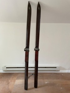 lot 9 image: Antique Skis By Warners Flyers