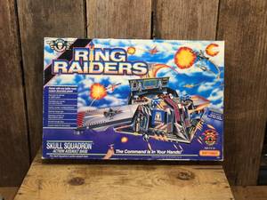lot 16 image: Matchbox RING RAIDERS Skull Squadron Action Assault Base