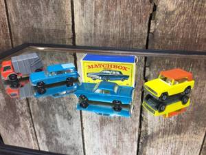 lot 17 image: 4 Vintage Matchbox Cars Including Nifty Lincoln Continental